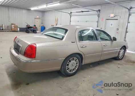 2011 Lincoln Town Car Signature Limited z USA, uszkodzony, nr VIN 2LNBL8CVXBX763309